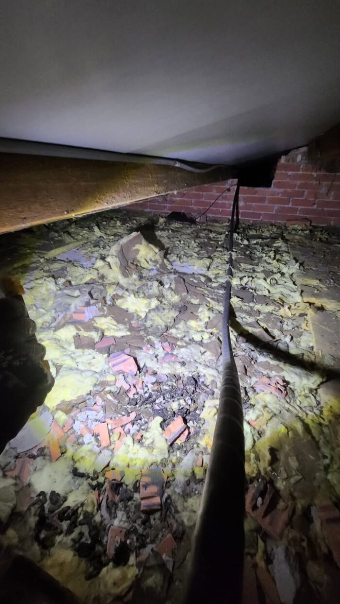MARTERPREVENTIE, GEEN kost maar een investering!

Wij ruimden de zolderruimte van een woning te Westmeerbeek, die al geruime tijd als leefomgeving werd gebruikt door steenmarters. De vernielde isolatie alsook de uitwerpselen werden door ons opgeruimd en we plaatsten een nieuw isolatie deken. Uiteraard werden ook alle mogelijke ingangen van het pand vakkundig afgedicht!

🐾 **Waarom marterpreventie meer is dan alleen bescherming van je auto of huis** 🏡🚗

Veel mensen denken bij marterschade meteen aan kapotte kabels of isolatie, maar wist je dat een marter ook *directe gevolgen kan hebben voor jouw gezondheid*?

🔧 **Schade aan ventilatie en isolatie** kan leiden tot tocht, schimmelvorming en slechte luchtkwaliteit in huis. Dat kan klachten veroorzaken zoals allergieën, hoofdpijn of luchtwegproblemen.

🦠 **Uitwerpselen en urine** van marters brengen bacteriën, parasieten en stank met zich mee — niet bepaald iets wat je in je leefomgeving wilt.

💸 En dan hebben we het nog niet eens over de kosten van herstellingen... die kunnen flink oplopen als je te laat ingrijpt.

👉 Door op tijd te investeren in marterpreventie, bescherm je dus niet alleen je woning en auto, maar ook *je gezondheid én je gemoedsrust*.

✅ Veilig, gezond en martervrij wonen – dát is pas slim investeren.

📞 Bel ons: +32 14 73 63 93
📧 Mail ons: info@demarterspecialist.be
🌐 Website: www.demarterspecialist.be
📍 Regio: Vlaanderen - België
📲 WhatsApp: +32 467 01 85 53

🚫 Laat marters geen kans – neem vandaag nog contact op!

#DeMarterspecialist #GezondWonen #SlimmeKeuzes #WoningBeschermen